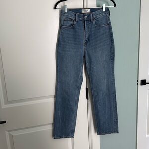 Abercrombie The Ankle Straight Ultra High Rise in Medium 25